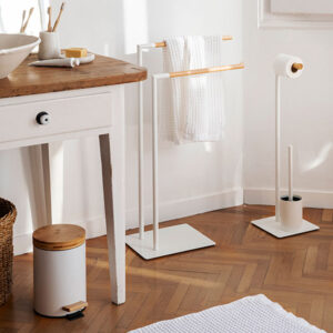 PAPELERA PEDAL BLANCA CON TAPA BAMBÚ 3l Ø17x26cm ANDREA HOUSE