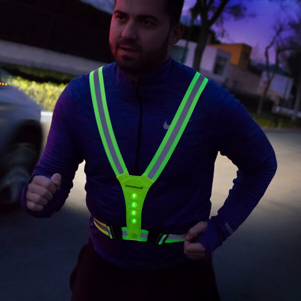 ARNÉS REFLECTANTE CON LED PARA DEPORTISTAS INNOVAGOODS - Imagen 4