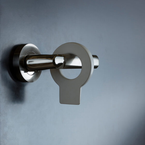 RETENEDOR DE CUÑA PARA PUERTA COLGABLE LOCK MOD. 660 DE PLÁSTICO COLOR ARENA. REI - Imagen 4