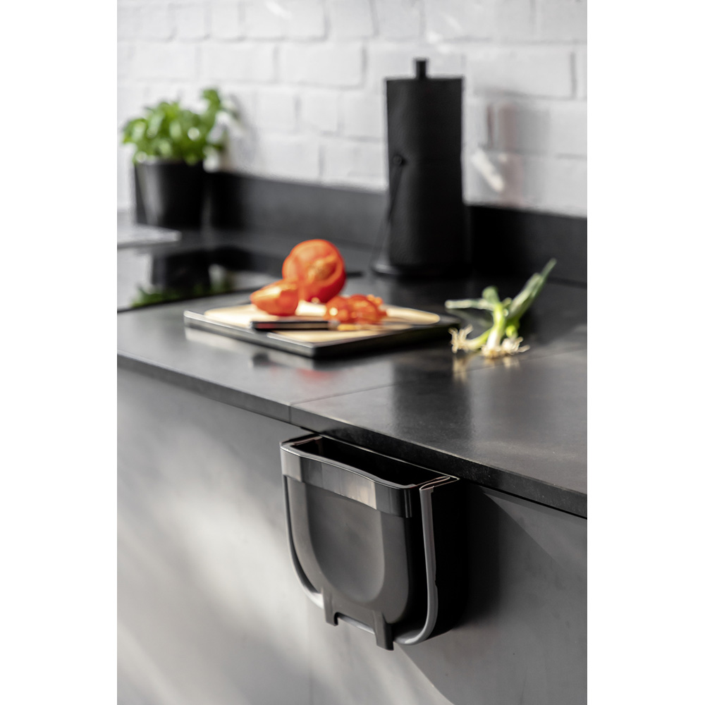 CUBO DE BASURA PARA PUERTA DE AMARIO PLEGABLE FAGO, 5 l 55028100 WENKO. - Imagen 3