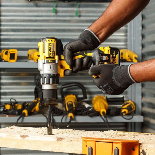 S.OF. TALADRO PERCUTOR SIN ESCOBILLAS XR 18V XRP 13mm 95Nm CON 2 BATERÍAS Li-Ion 5AH Y MALETÍN TSTAK DCD996P2-QW DEWALT - Imagen 3