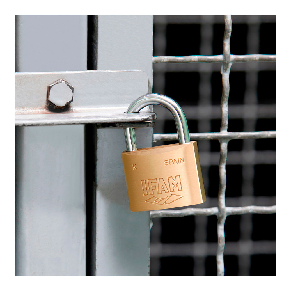CANDADO K50. LATÓN. 50mm. CON 2 LLAVES. ARCO NORMAL. IFAM