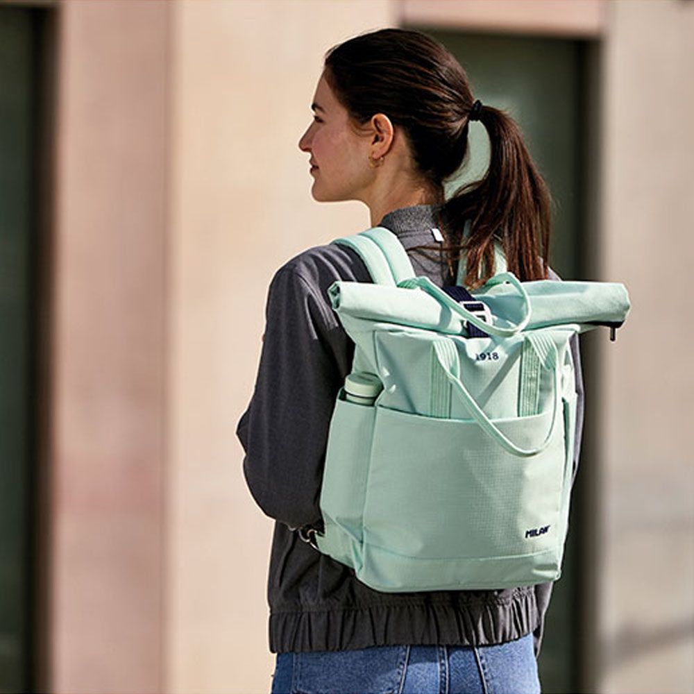 MOCHILA URBANA CON CIERRE SUPERIOR ENROLLABLE 10 L. SERIE 1918, VERDE - Imagen 6