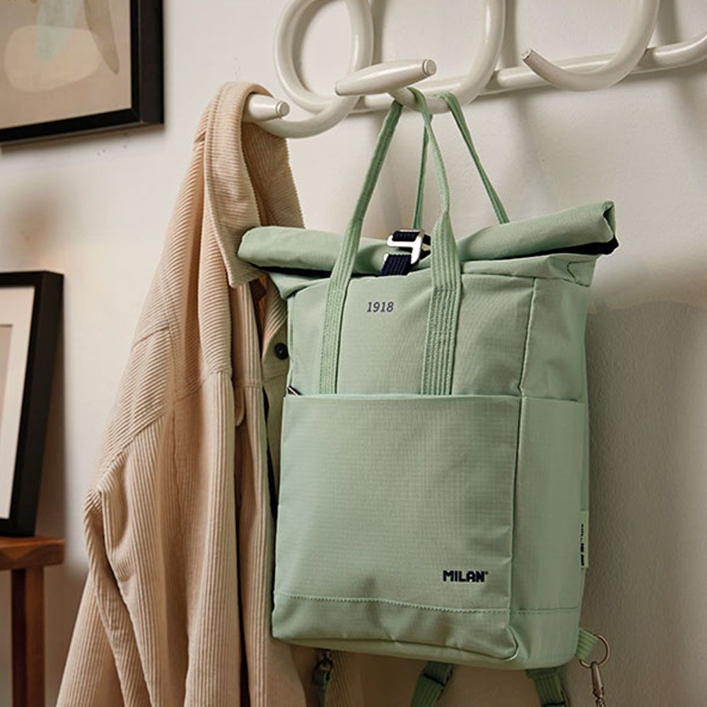 MOCHILA URBANA CON CIERRE SUPERIOR ENROLLABLE 10 L. SERIE 1918, VERDE - Imagen 7