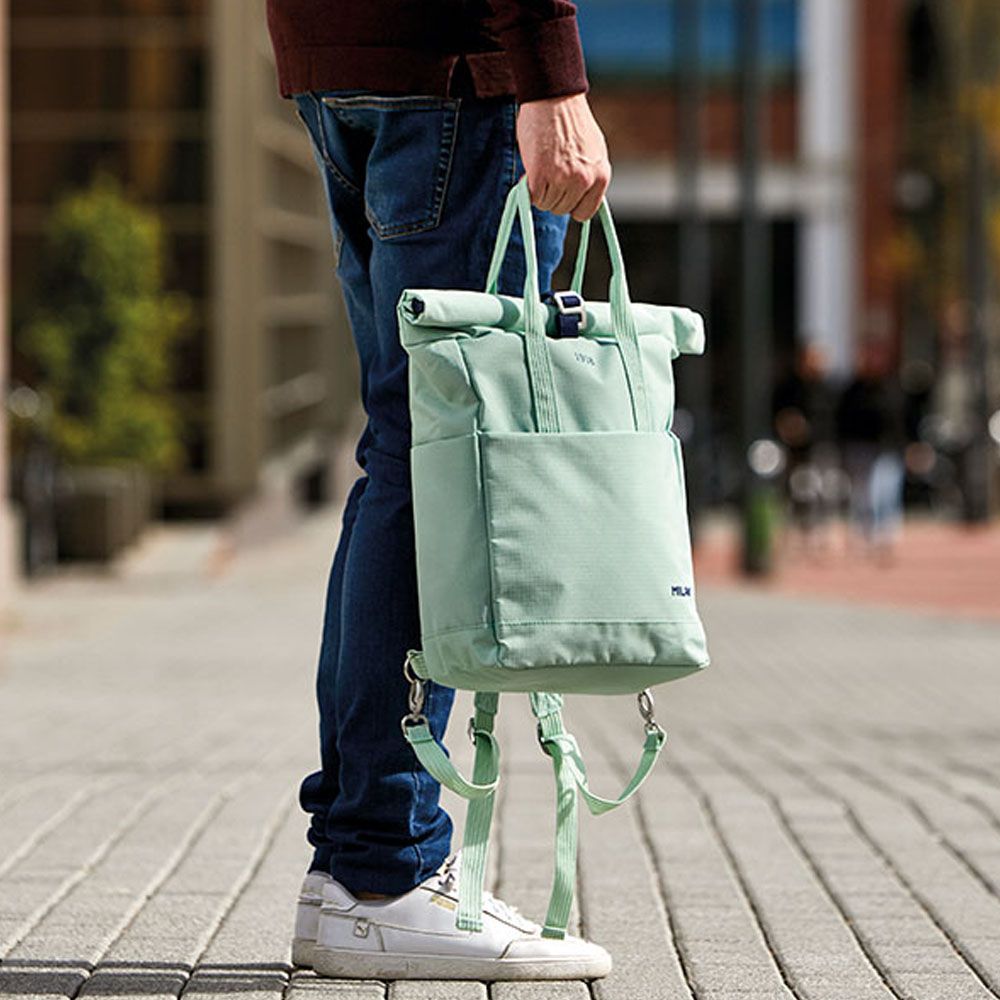 MOCHILA URBANA CON CIERRE SUPERIOR ENROLLABLE 10 L. SERIE 1918, VERDE - Imagen 8