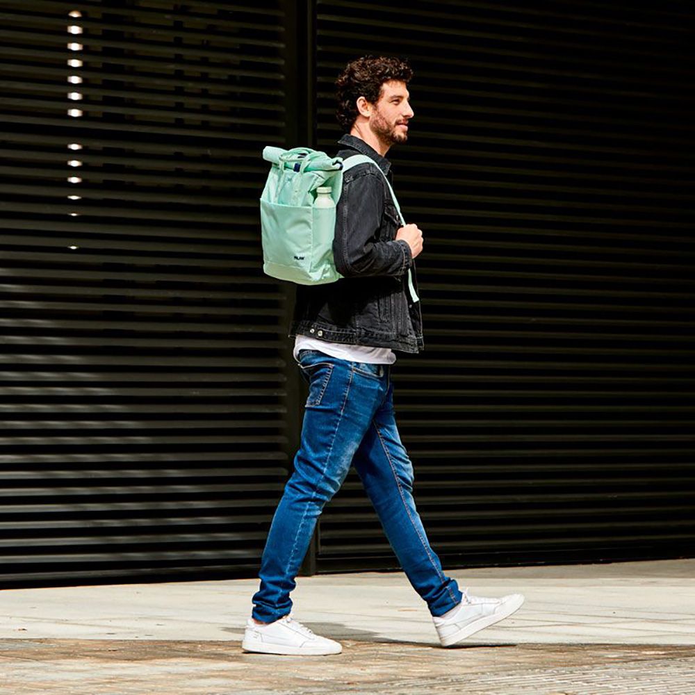 MOCHILA URBANA CON CIERRE SUPERIOR ENROLLABLE 10 L. SERIE 1918, VERDE - Imagen 9
