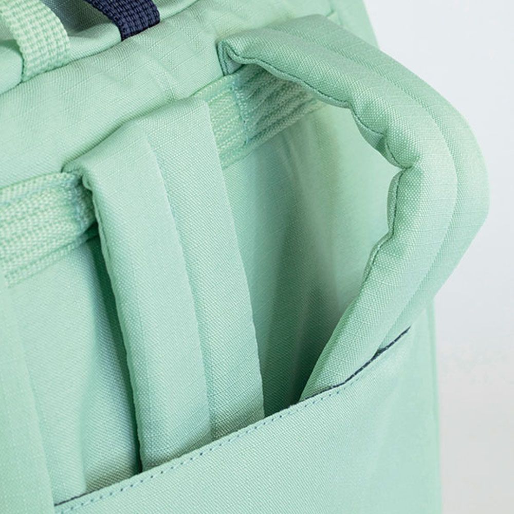 MOCHILA URBANA CON CIERRE SUPERIOR ENROLLABLE 10 L. SERIE 1918, VERDE - Imagen 5