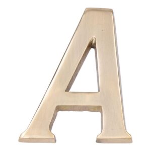 LETRA A, DE LATÓN CON ACABADO PULIDO Y FIJACIÓN INVISIBLE, 10 cm