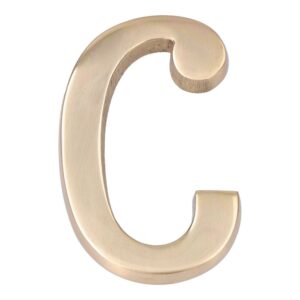 LETRA C, DE LATÓN CON ACABADO PULIDO Y FIJACIÓN INVISIBLE, 10 cm